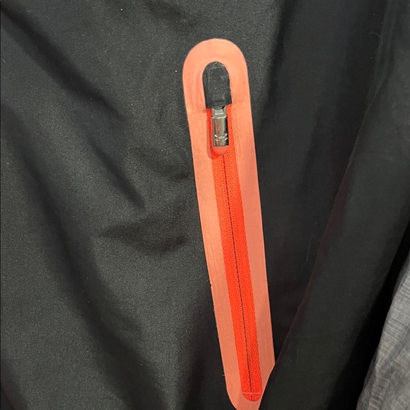 Woman’s Under Armour Jacket in Black and Gray with Neon Pink Details Medium - Picture 5 of 9